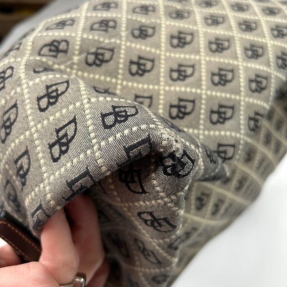 Dooney & Bourke | Dark Grey Signature Shoulder Bag Large - Picture 7 of 10